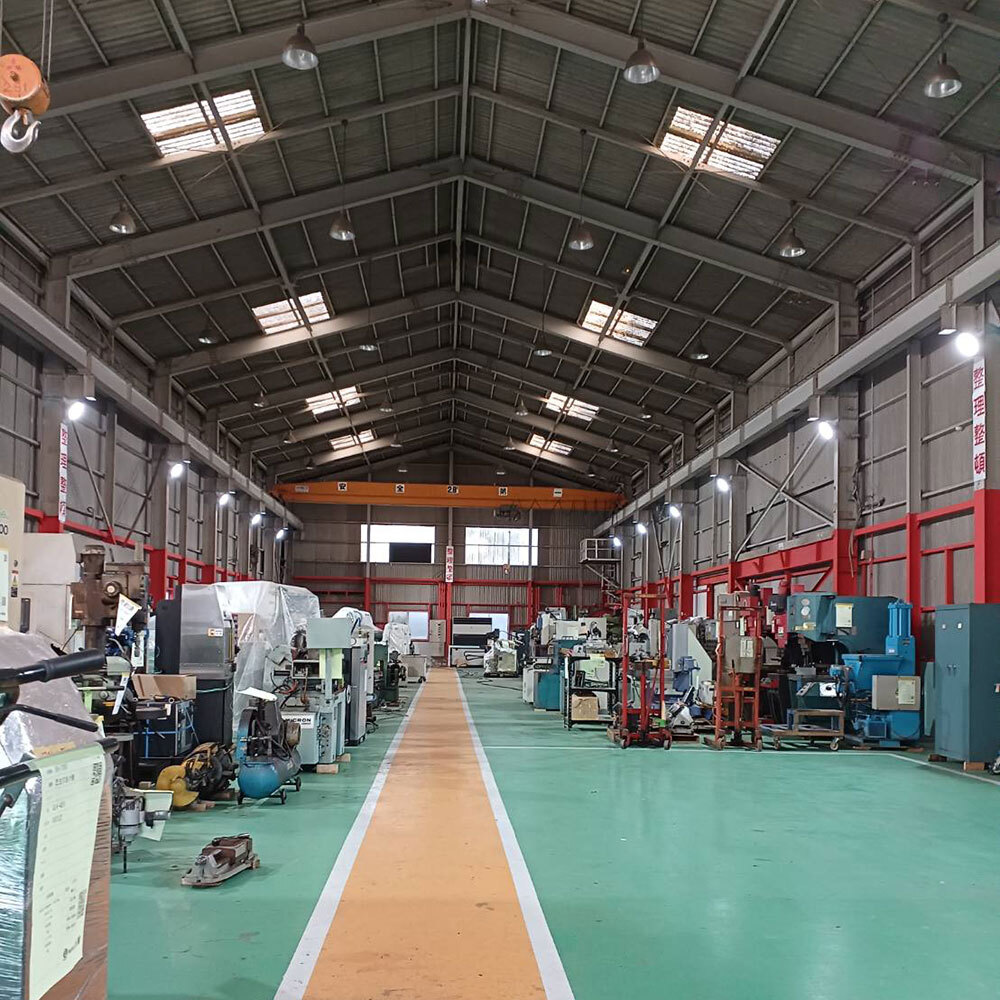 クレーン完備／屋内作業可／防犯カメラ設置